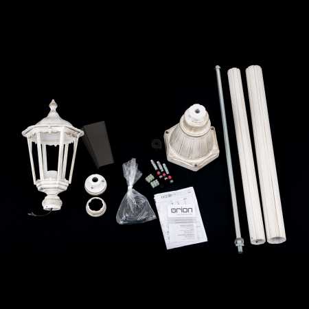 weiße Wegeleuchte antik