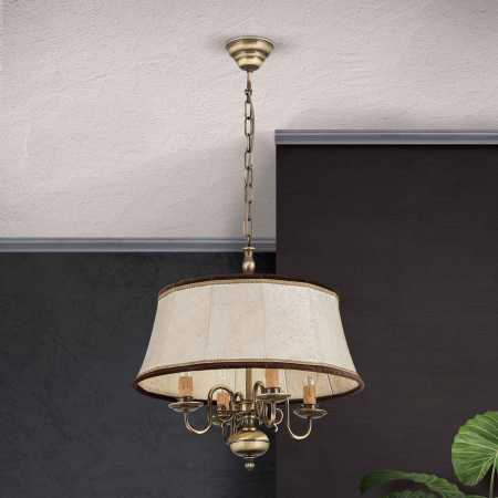 klassische Hängeleuchte mit Kerzen