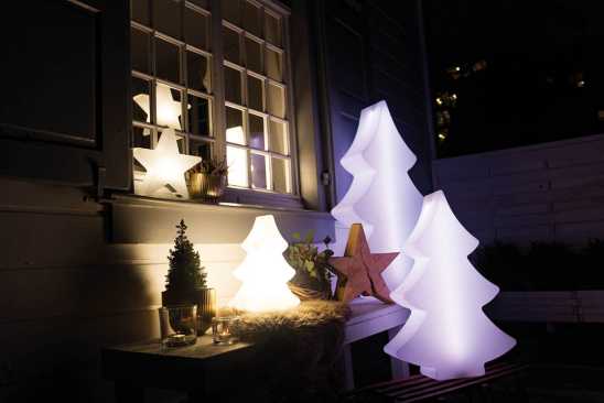 Aussenbeleuchtung kleiner LED-Tannenbaum