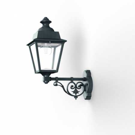 Aussenwandlaterne stehend