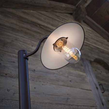 klassische Gartenleuchte 220cm