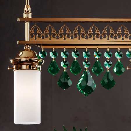 Hängeleuchte mit grünen Kristallen