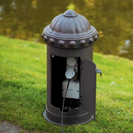dekorative Gartensteckdose