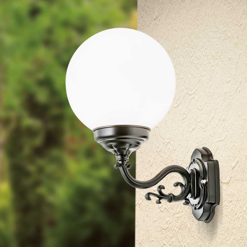 Klassische Wandleuchte außen