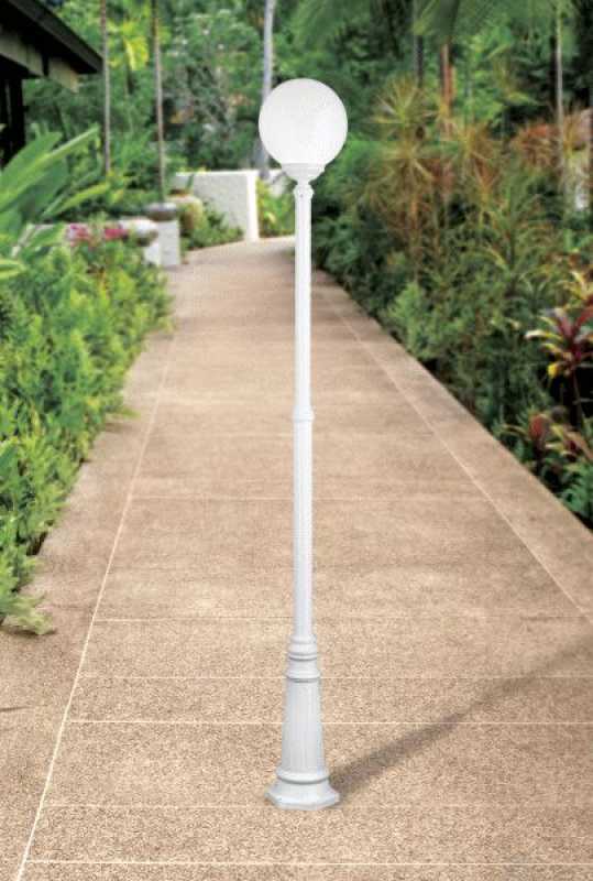 weiße Gartenleuchte 250cm