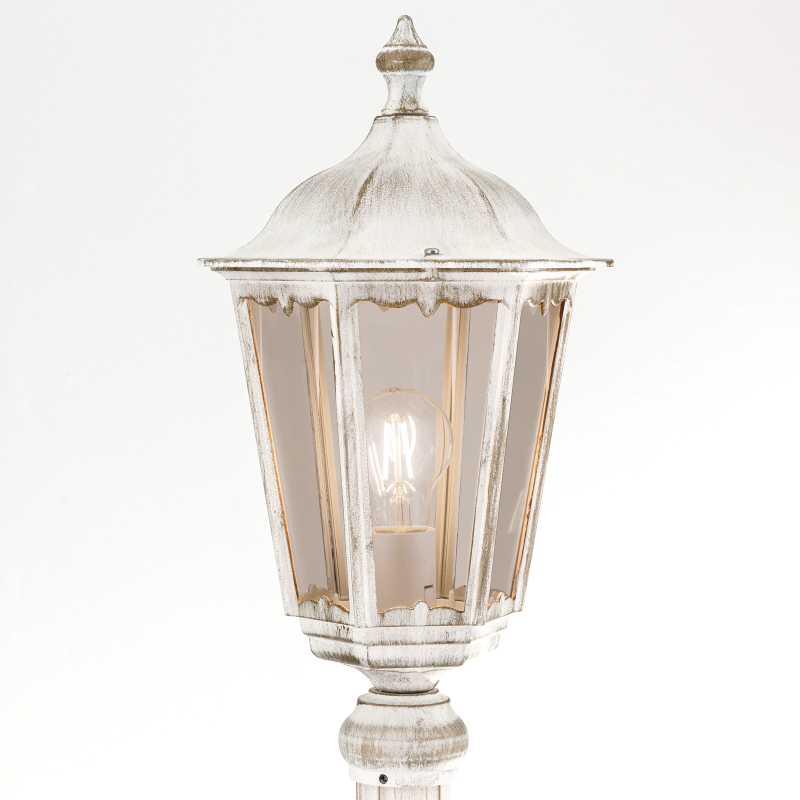 weiße Wegeleuchte antik