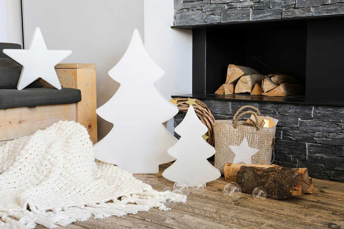 Aussenbeleuchtung kleiner LED-Tannenbaum