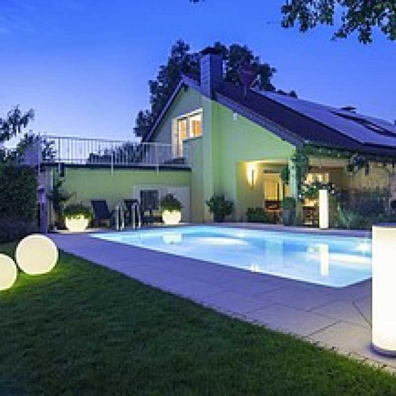 weiße Wegeleuchte 65cm