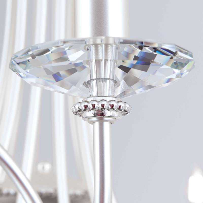 klassischer Kronleuchter silber