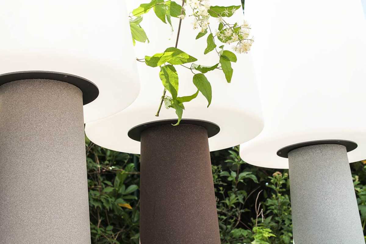 Stehende Aussenleuchte weiß