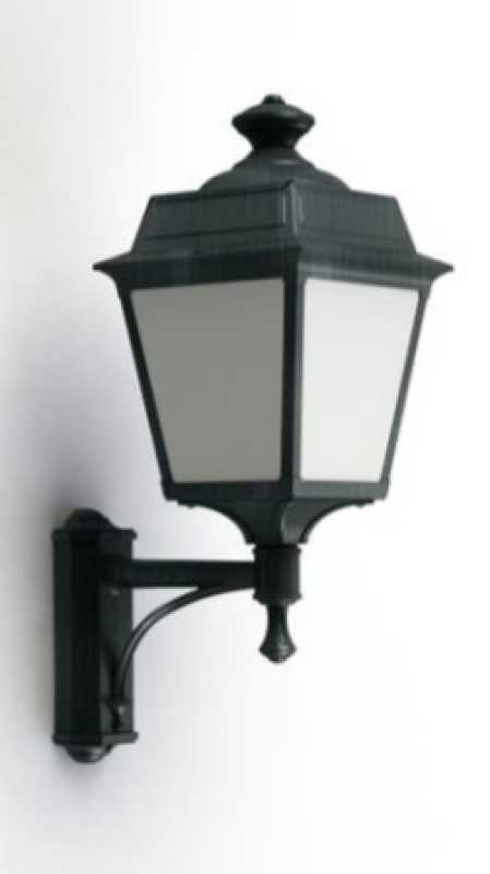 grüne Außenwandlampe klassisch