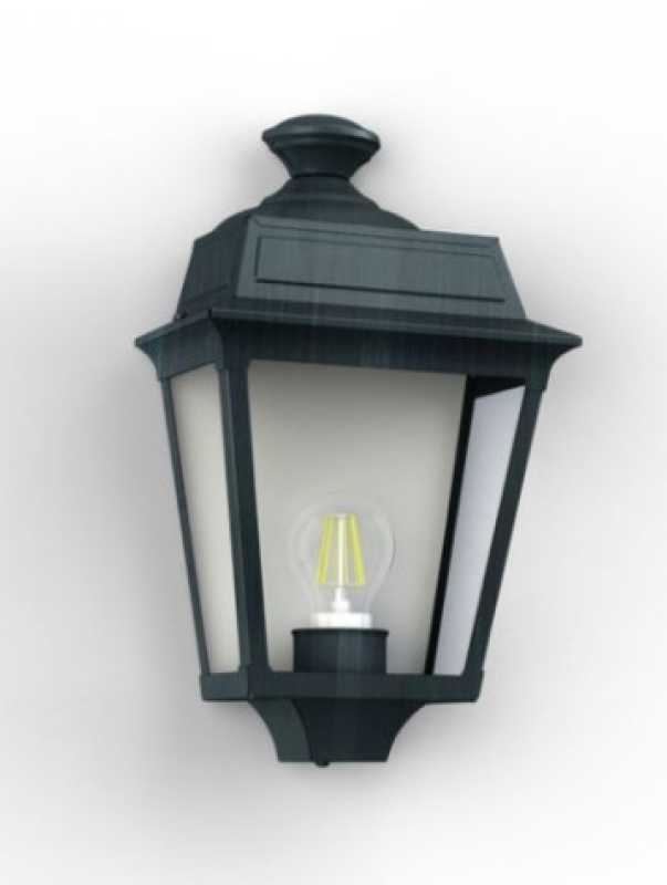 grüne Außenlampe klassisch