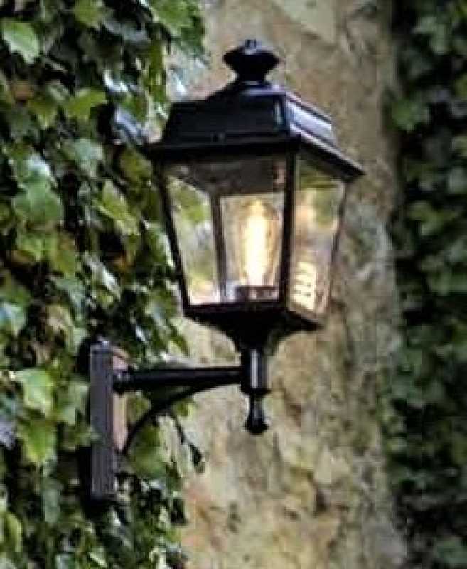 klassische Wandlaterne Landhausstil