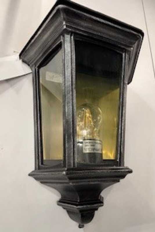 rustikale Wandlaterne mit Rauchglas
