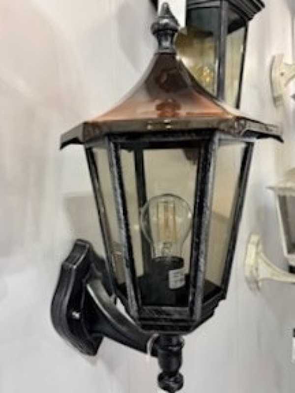 rustikale Wandlaterne mit Rauchglas
